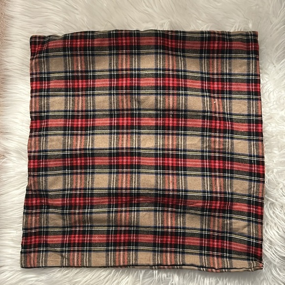 Muilee Christmas set of 2 Scottish tartan plaid pillow covers square 18” - Picture 4 of 6